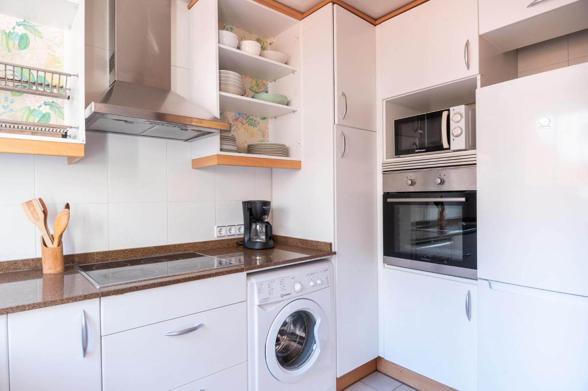 ברצלונה Spacious & Sunny Apt With Terrace In The City Center מראה חיצוני תמונה