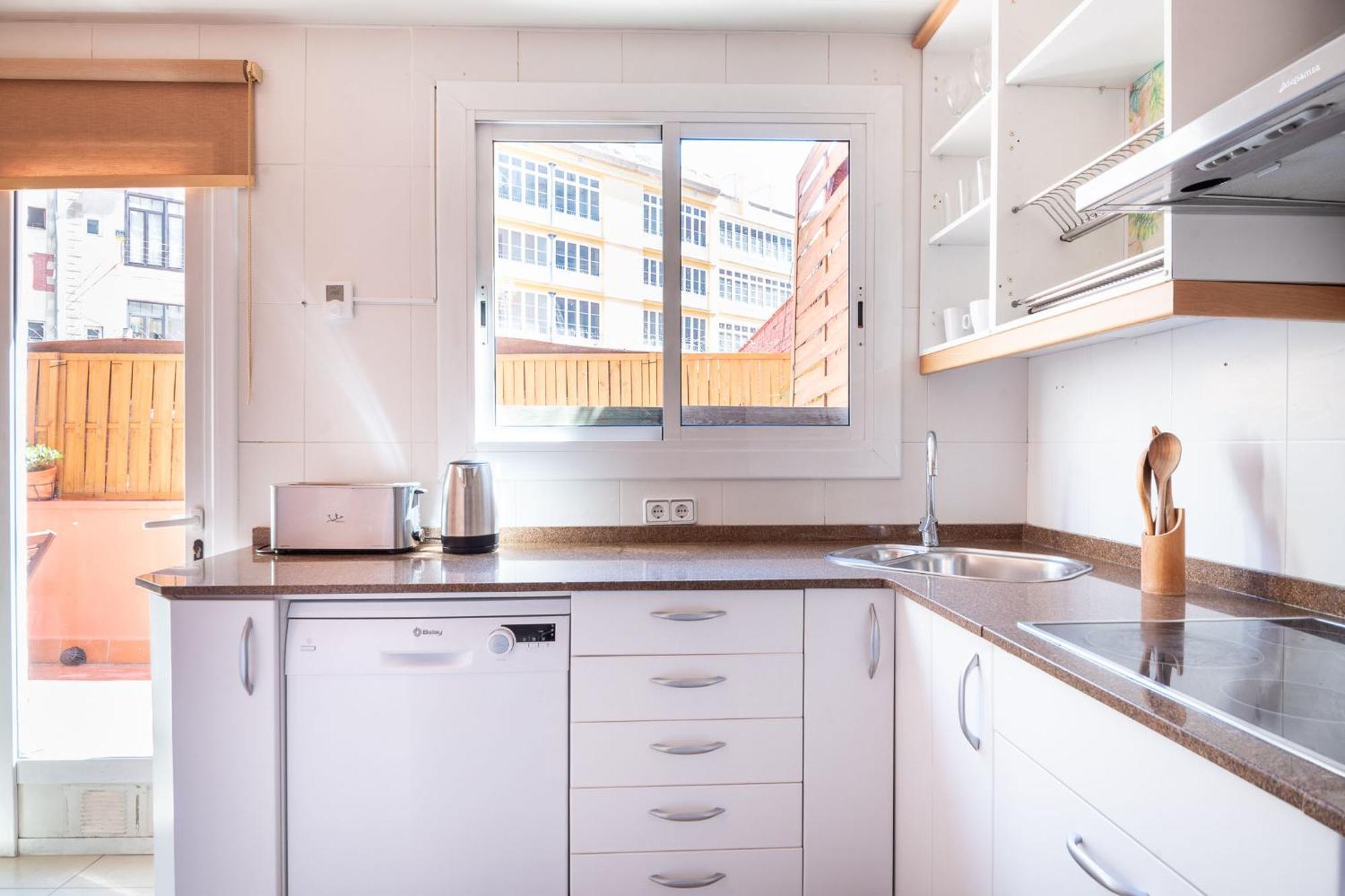 ברצלונה Spacious & Sunny Apt With Terrace In The City Center מראה חיצוני תמונה