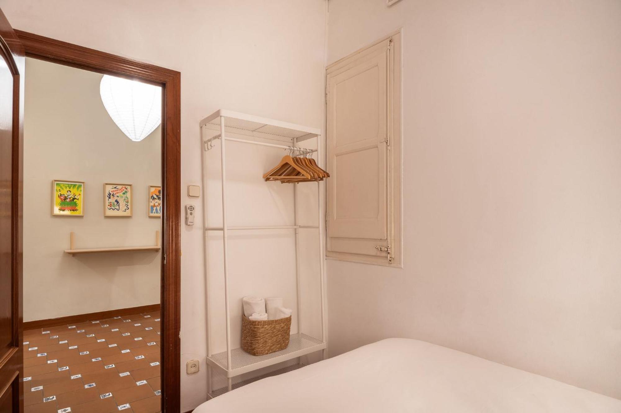 ברצלונה Spacious & Sunny Apt With Terrace In The City Center מראה חיצוני תמונה