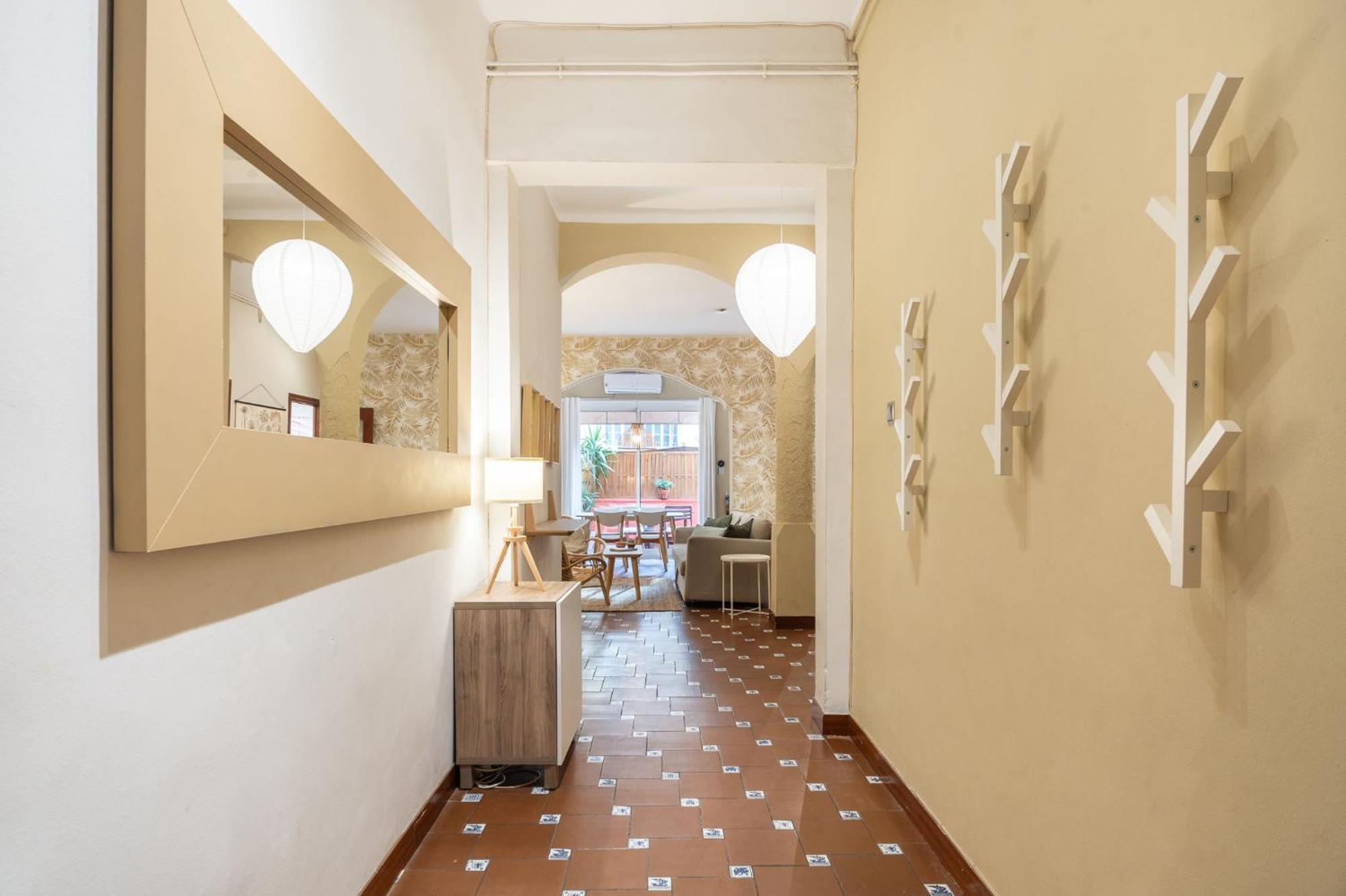 ברצלונה Spacious & Sunny Apt With Terrace In The City Center מראה חיצוני תמונה