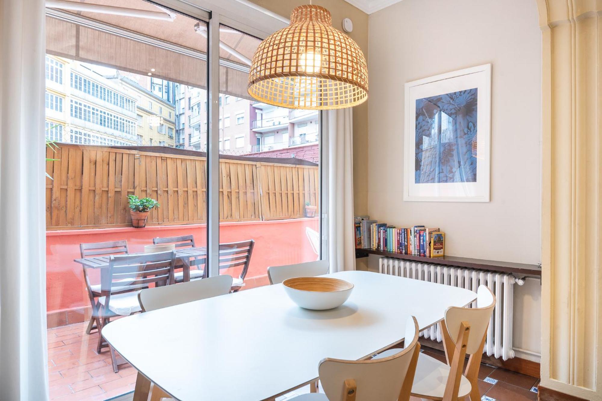 ברצלונה Spacious & Sunny Apt With Terrace In The City Center מראה חיצוני תמונה