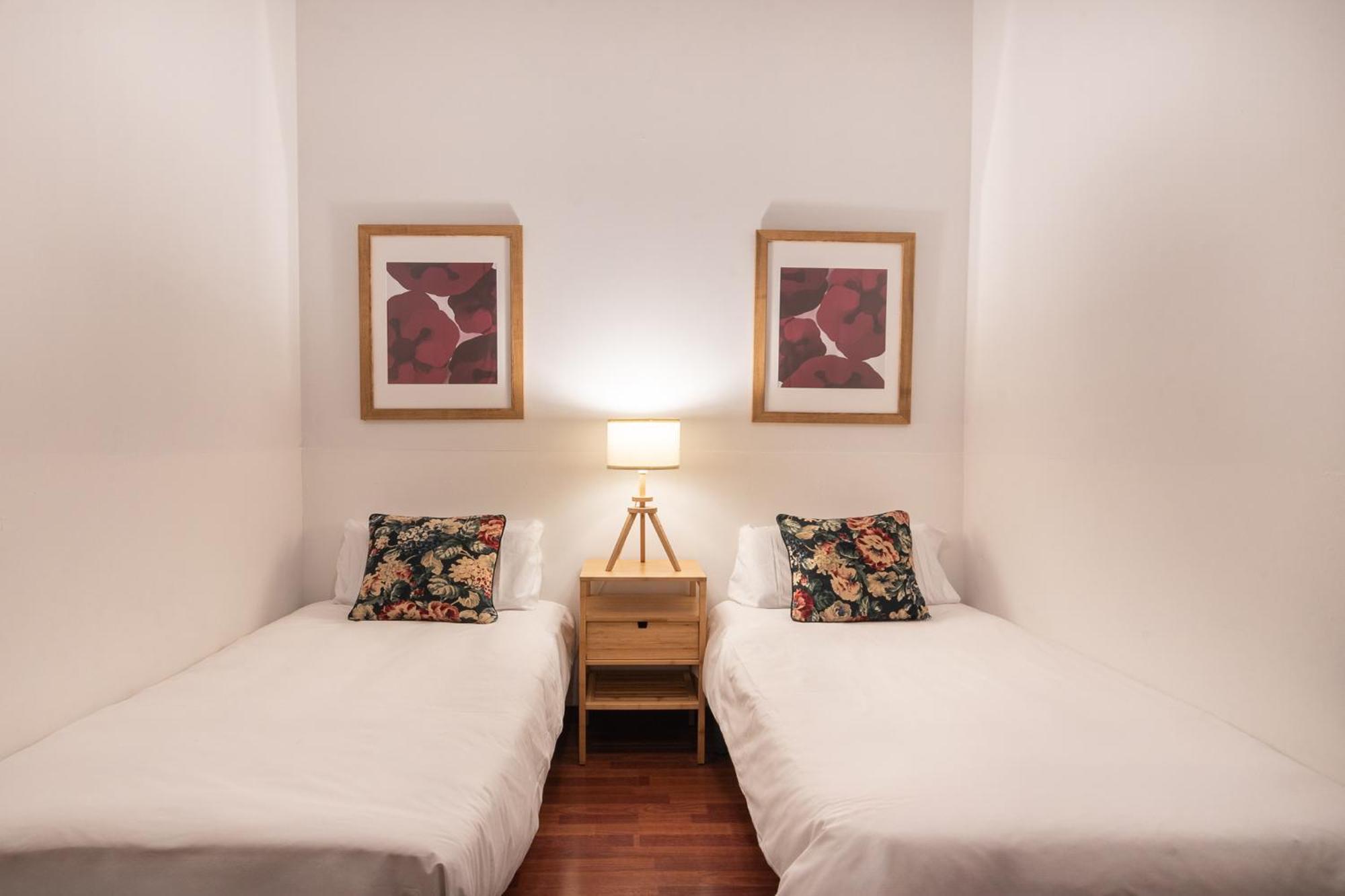 ברצלונה Spacious & Sunny Apt With Terrace In The City Center מראה חיצוני תמונה