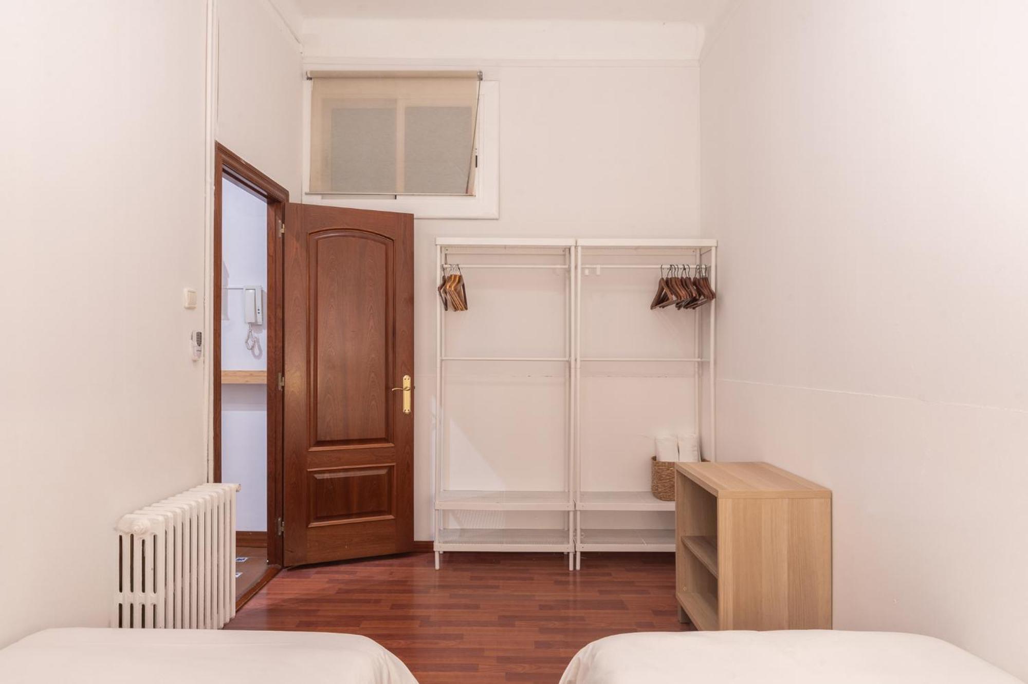 ברצלונה Spacious & Sunny Apt With Terrace In The City Center מראה חיצוני תמונה